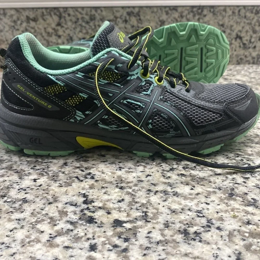 Asics preowned good